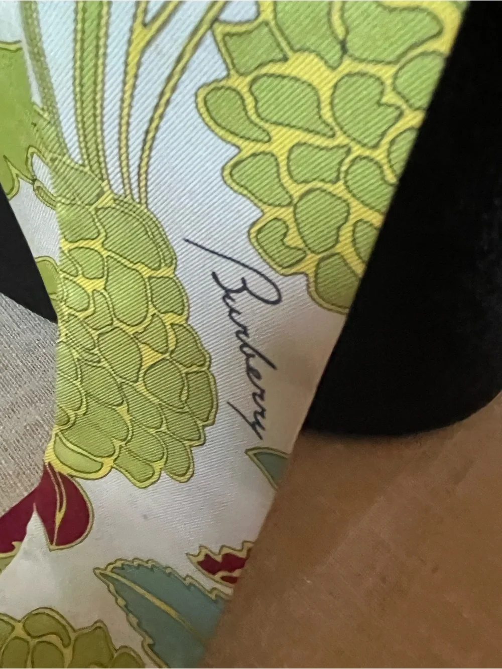 Burberry Floral long  twilly  Scarf in Green and Red and white floral